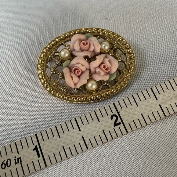Vintage 1928 rose flower and pearl bead pin - Picture 2 of 6